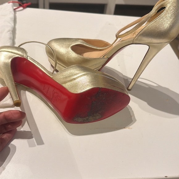 Gold CL heels - Picture 4 of 4